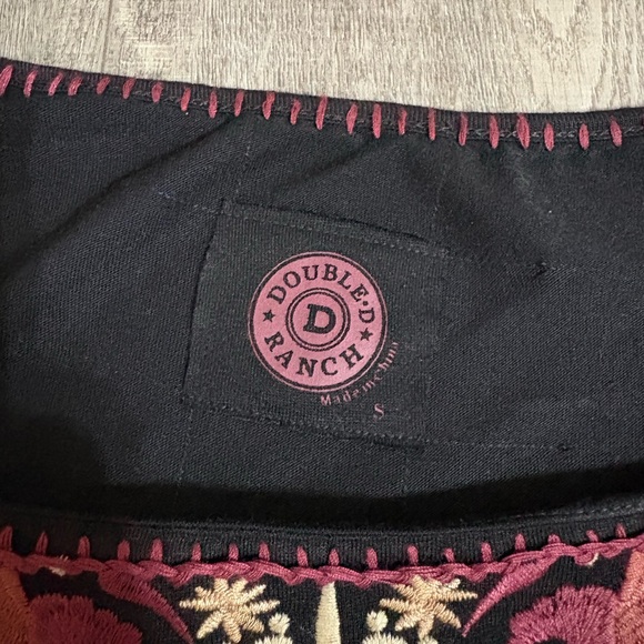 🖤Double D Ranch Black Blouse with Colorful Embroidery🖤 - Picture 2 of 3